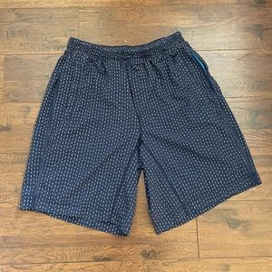 Mens LuluLemon 9” Linerless Short in discontinued pattern size M